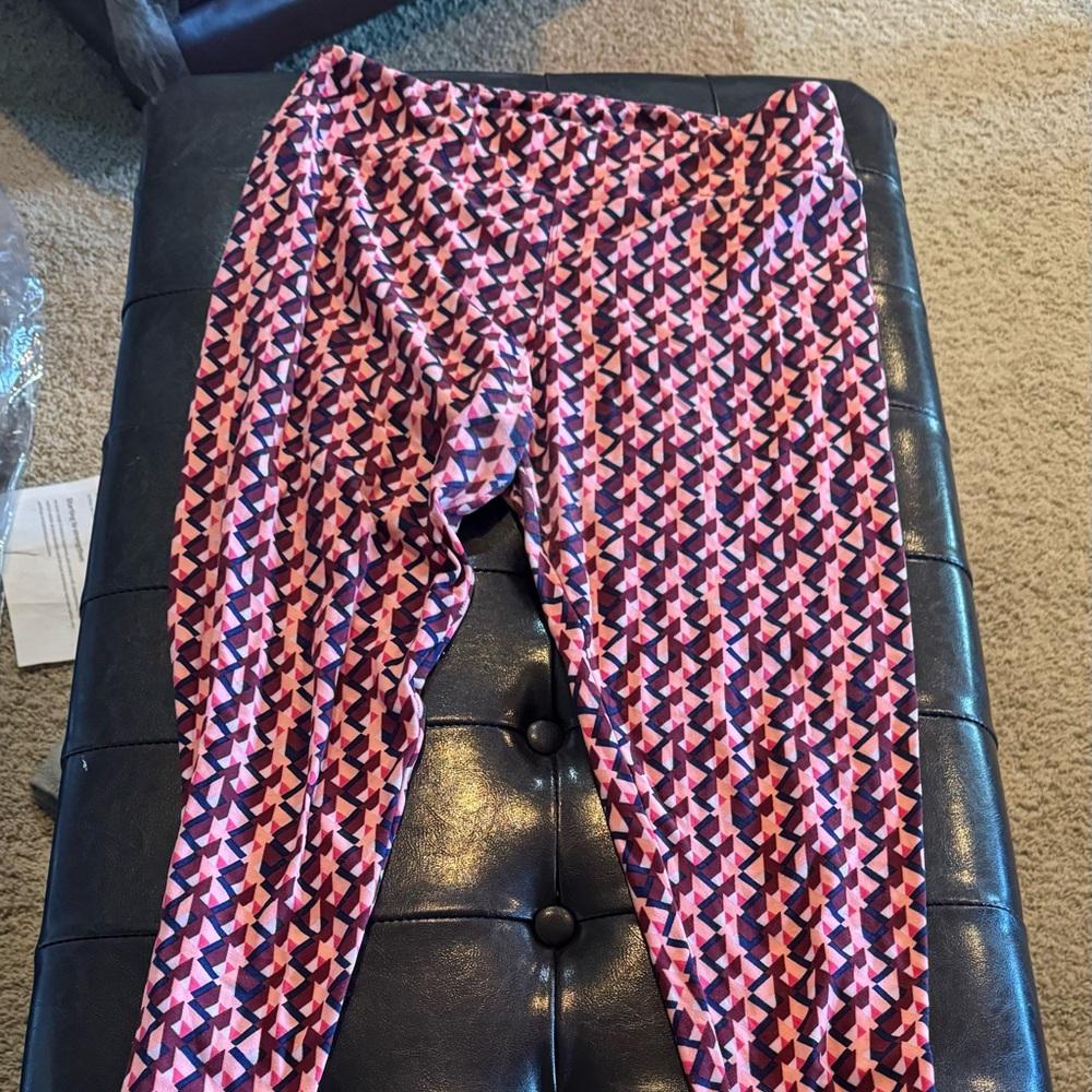 - - Lularoe TC leggings EUC. Fits size 12-18